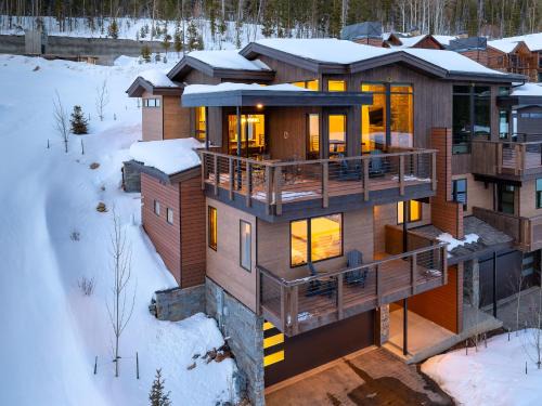 Winter Park House | Mountain Villa 502 Next To WP Resort I Private Hot Tub I Great Views I Activity Program