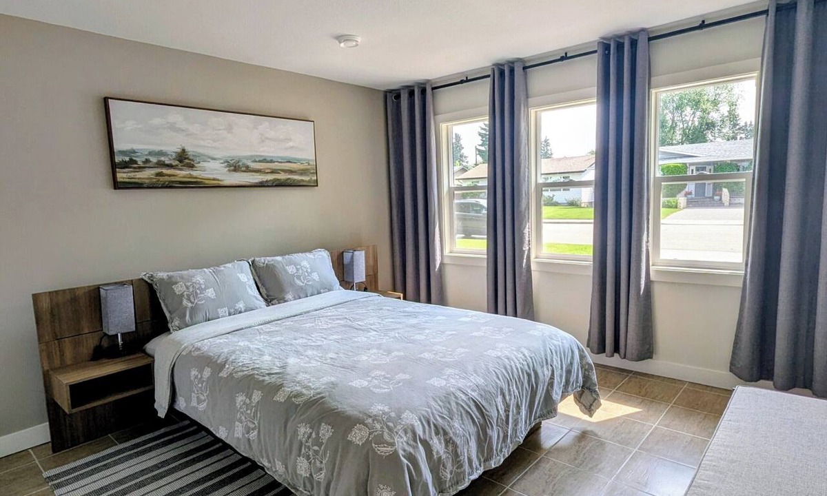 Red Deer House | Mountview Manor (Back Access)
