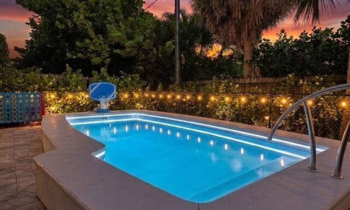 Southside House | Movie Theater, Heated Pool, & Sauna - Luxe 4BR