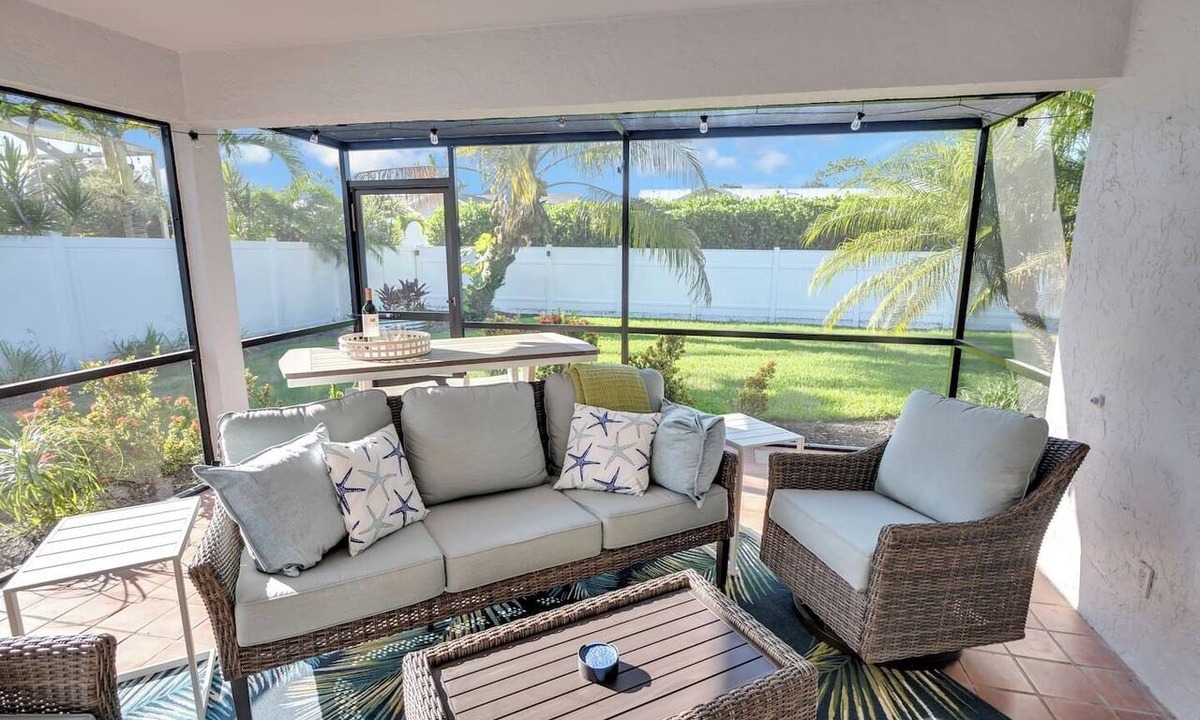 Willoughby Acres House | Naples Beautiful 4 BR Home w/Screened Lanai - Near Beaches, Clean & Comfortable