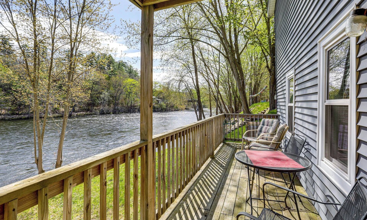 Franklin House | Near Trails! Riverside 2-Unit Combo in Franklin