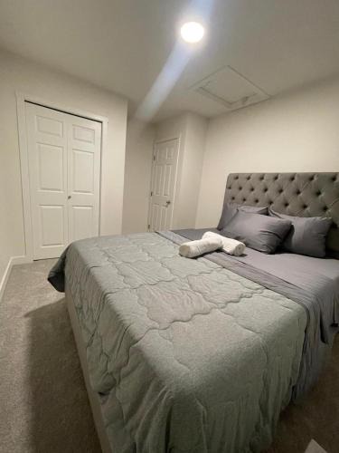 West Edmonton House | New and nice bedroom in Riverview D