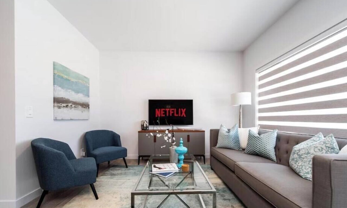 Southwest Edmonton Apartment | New - Chic Modern Home - King bed - Foosball - Sleeps 8!