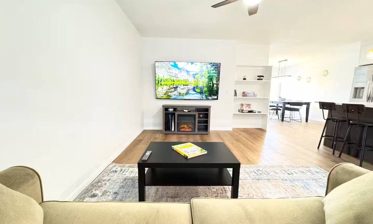 Cochrane House | New Home/Quick HWY Access | Quiet Community
