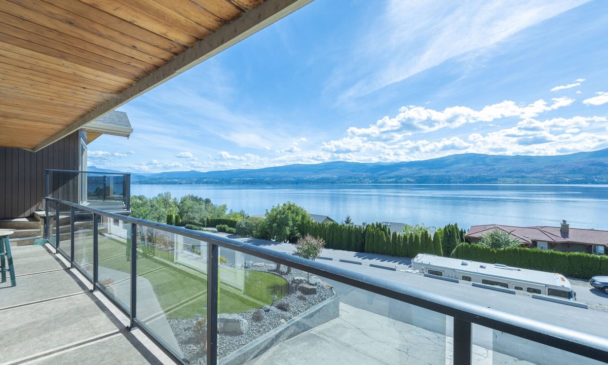 Central Okanagan House | NEW LISTING Panoramic lake/mountain view, 4BR, 2Bth, Heated 20'x40' Private Pool