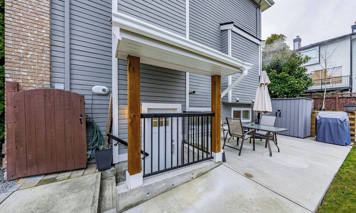Westwood Plateau House | New & modern 1 bedroom suite nearby skytrain & parks!