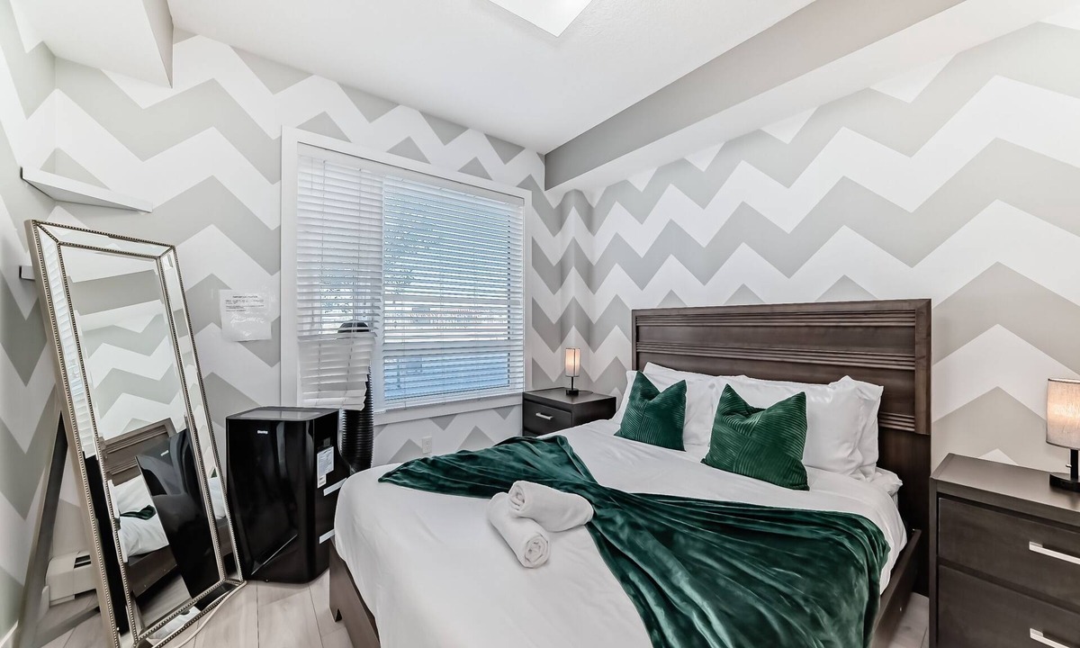 Calgary Condo | New Modern Condo w/FREE Parking & 24/7 Gym Access
