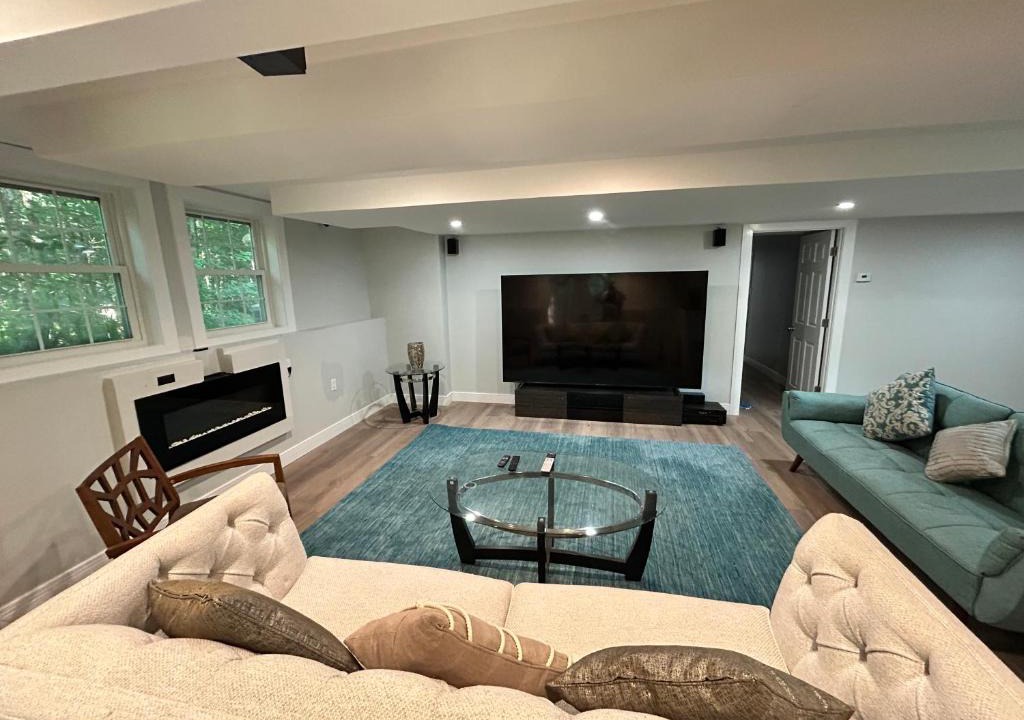 Nashua House | New, Modern, Spacious Guest Suite in Nashua!