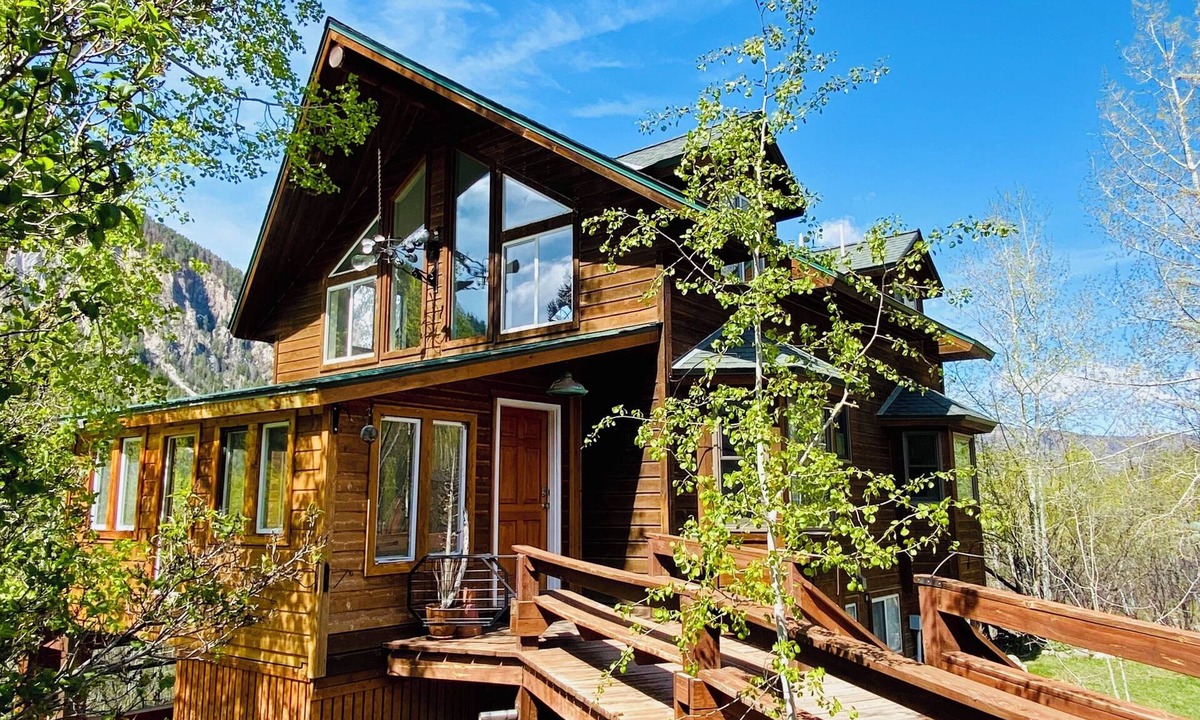 Marble House | New! Relax and enjoy this peaceful, secluded home at the end of the road.
