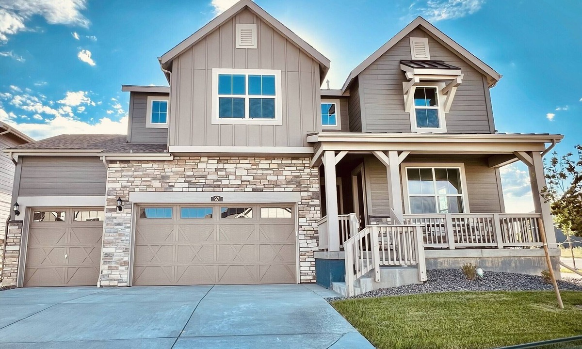 Brighton House | New spacious 4-bedroom house in serene Brighton with cool AC and fast Wi-Fi.