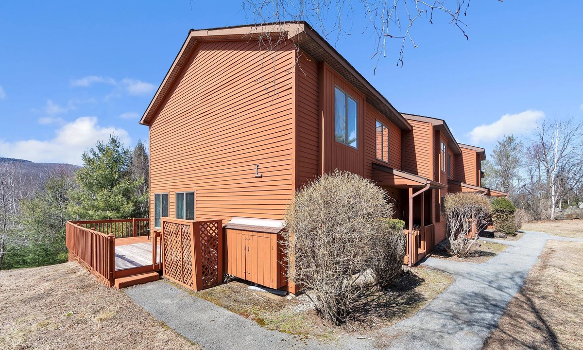 North Creek House | NEW! Upper Sleighride 25L - Wrap-Around Deck End Unit by The Summit at Gore Mountain
