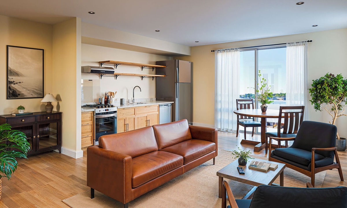 Boothbay Harbor Villa | NEW WATERFRONT SUITES WITH PANORAMIC HARBOR VIEWS & BALCONY Boothbay Harbor