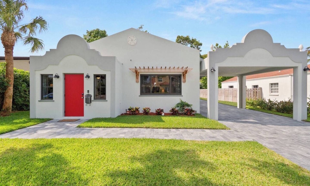 Poiciana Park II House | Newly Constructed Home near Downtown and Beaches