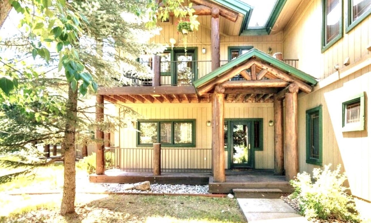 Steamboat Springs House | NEWLY Renovated Beautiful Mountain Townhome Private hot tub 1 mile from resort