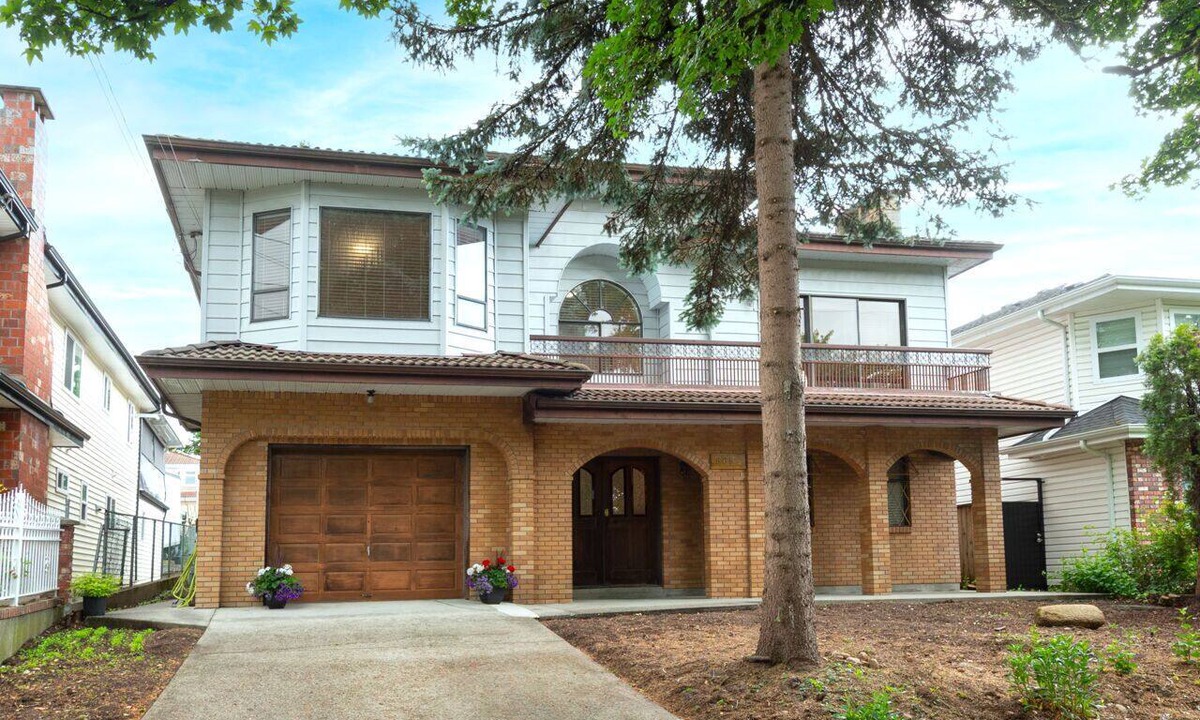 Renfrew-Collingwood House | Newly Renovated Home - Near MAJOR INTERNATIONAL SPORTING EVENT