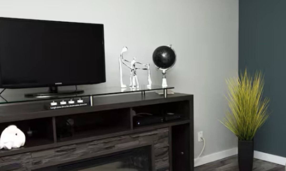 Red Deer Apartment | Newly renovated one bedroom apartment home away from home next to Bower mall.