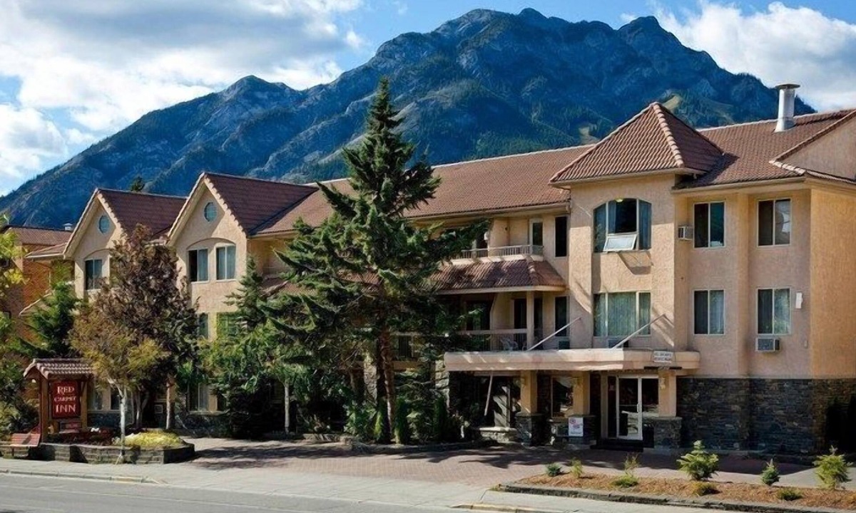 Banff Hotel | Newly Renovated Room in Banff! Air-Conditioning