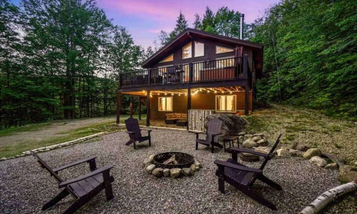 Sunday River Area Ski Chalet | Newly Updated Chalet- 5 min to Sunday River-Hottub