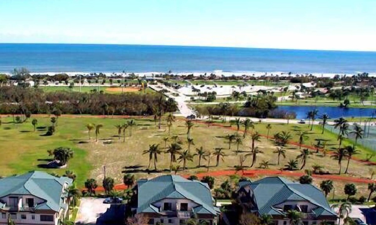 Bella Vista House | Newly updated Jupiter Retreat Walk to beach, shops 3 BR 2.5 Ba