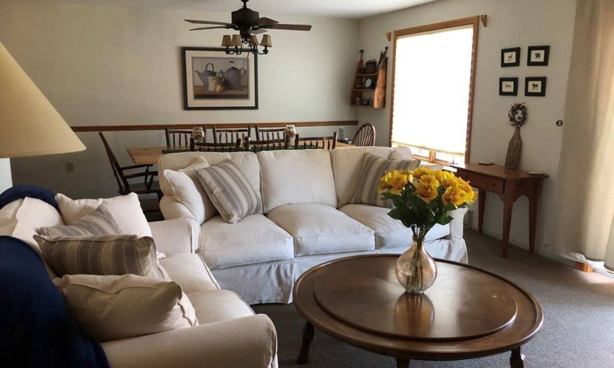 North Creek House | Newly updated with flooring, carpet and furnishings