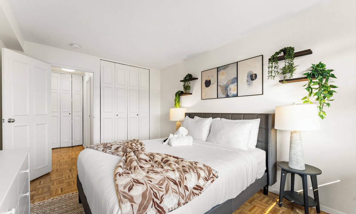 North Brookline Apartment | Nice 2bd/1.5ba Next to BU 7848