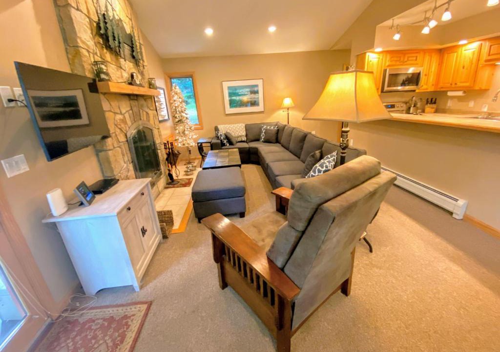 Carroll Villa | O6 Newly renovated with high class upgrades Great ski access boot warmer ski rack yard AC