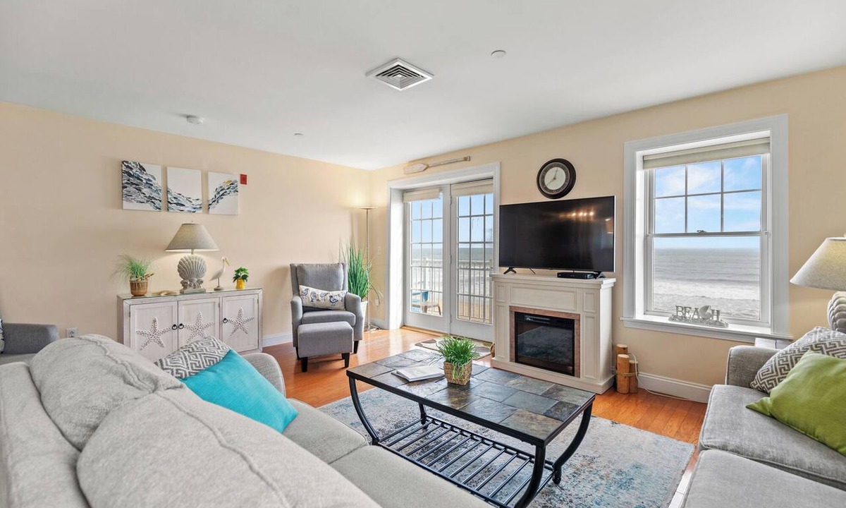 Old Orchard Beach Apartment | Ocean Front Condo With Private Balcony! Amazing Views!