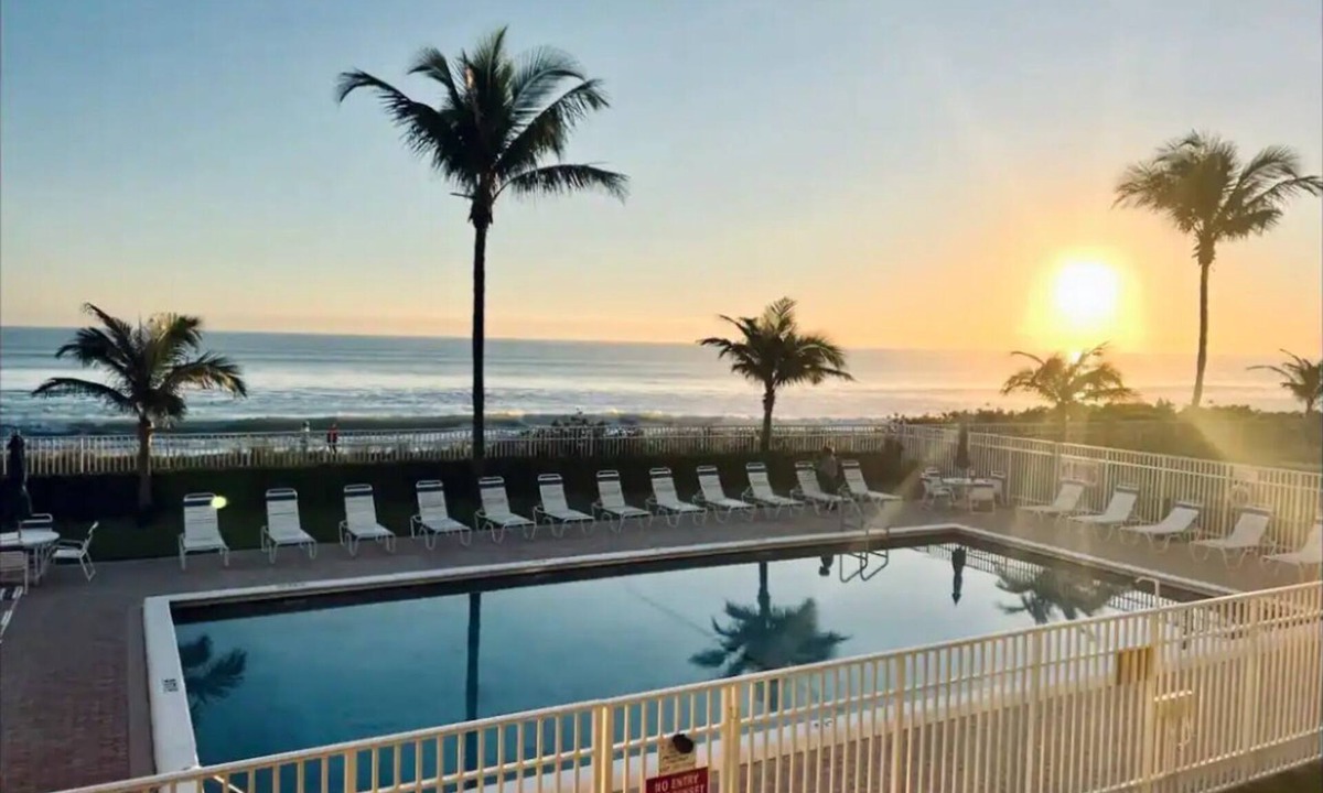 Hutchinson Island South Condo | Ocean Front, Pool, Grill, King +Double + Queen Sofa bed, Beach & Pickleball Gear