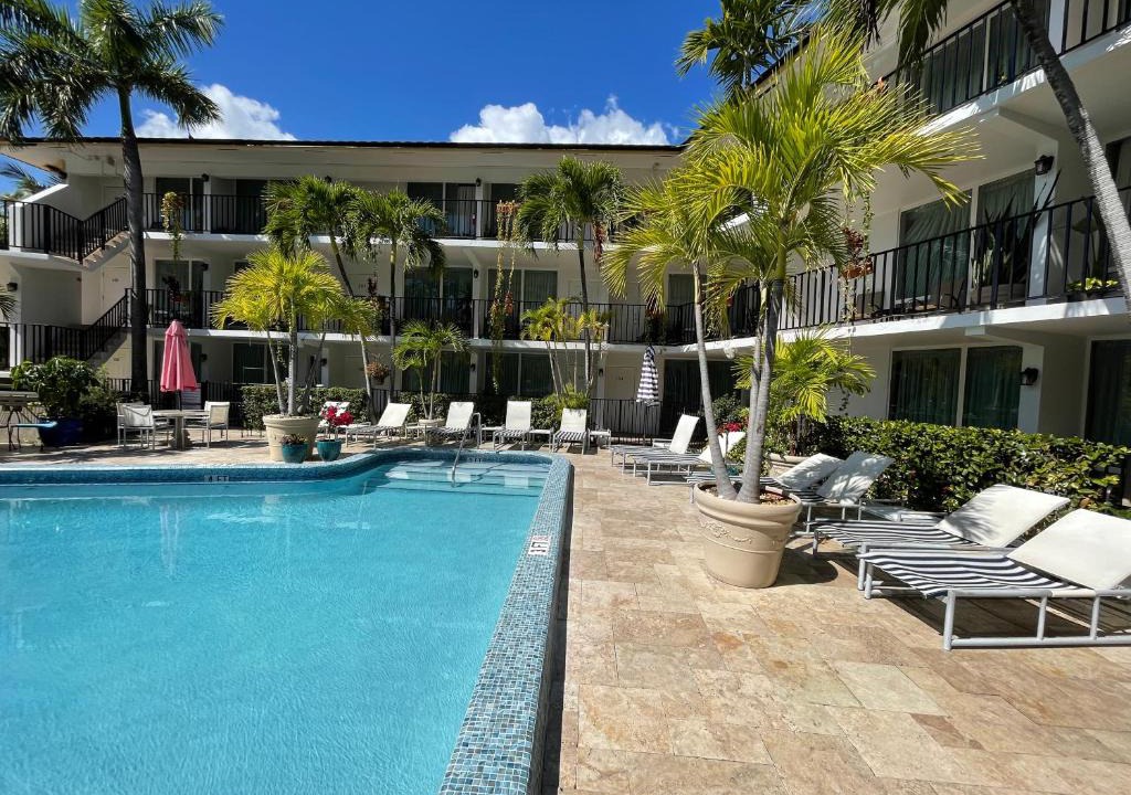 Bermuda Riviera Hotel | Ocean Mile Hotel