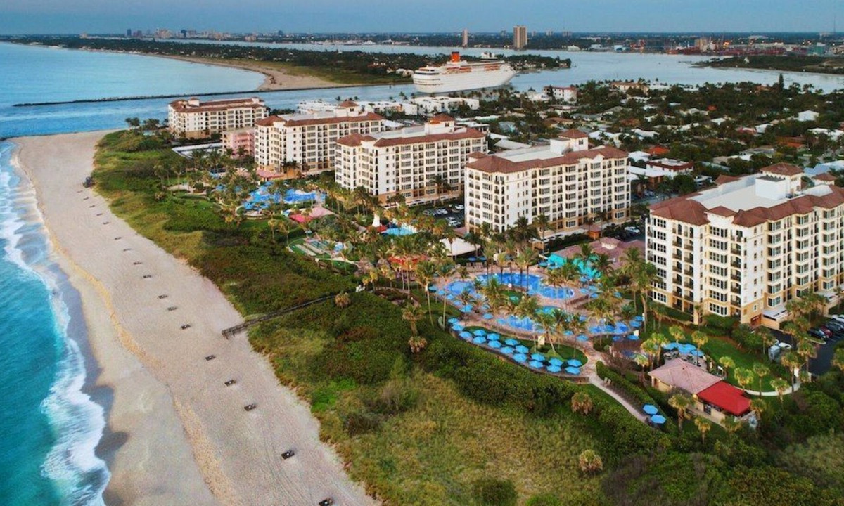 Palm Beach Shores Condo | Ocean Pointe One Bedroom- Golf, beach and shopping!