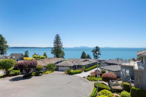 Crescent Beach Villa | Ocean view 2 bedrooms