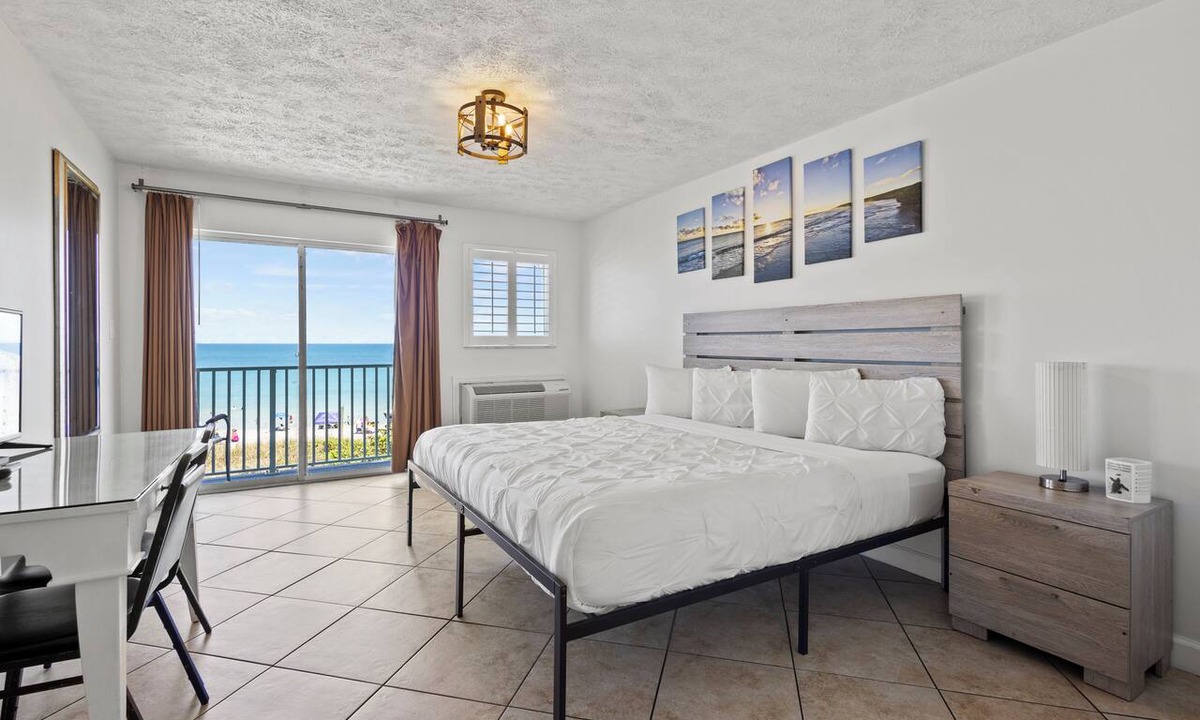 Fort Pierce Hotel | Ocean View Hotel Room with Balcony- King Bed #25