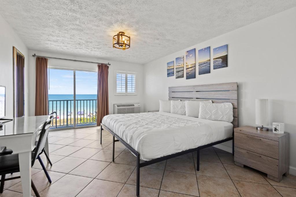 Fort Pierce Hotel | Ocean View Hotel Room with Balcony- King Bed #25