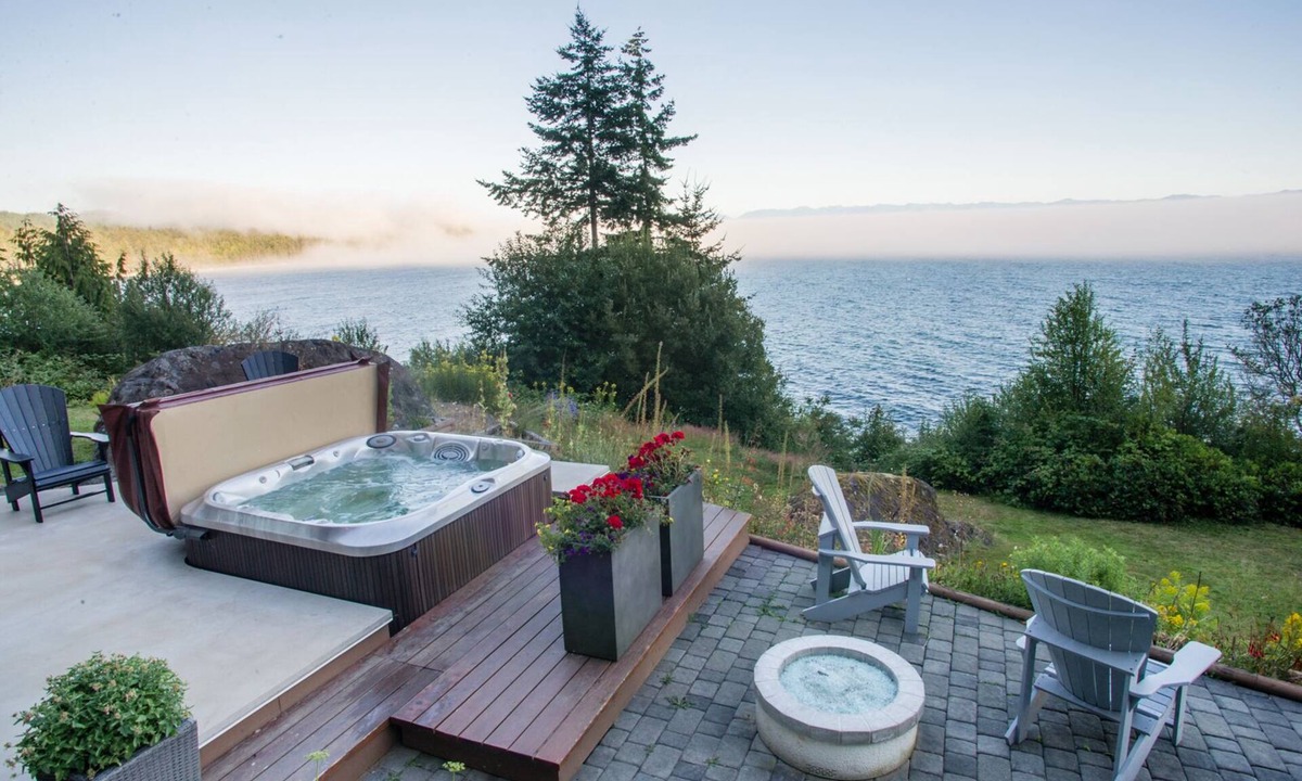 Juan de Fuca Electoral Area Condo | Oceanfront/3bed/3bath 2 adjacent suites/private hottub/stairs to ocean deck