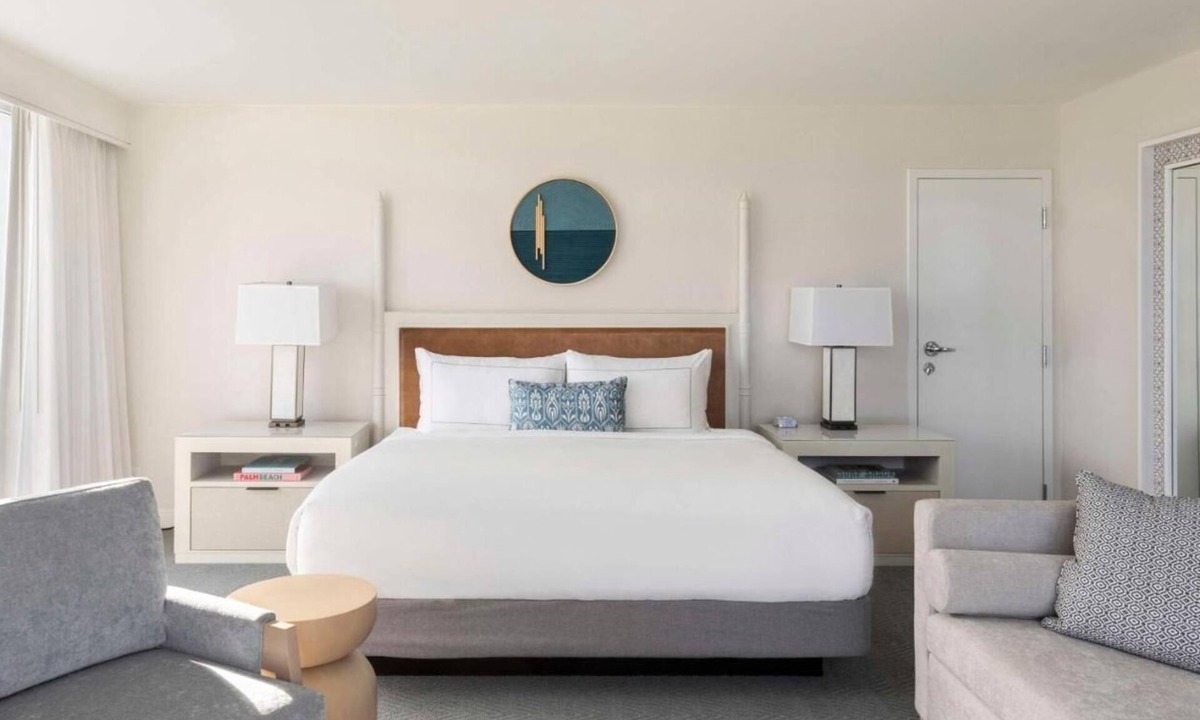 Singer Island Hotel | Oceanfront Retreat | 1 Unit | Onsite Pool & Dining