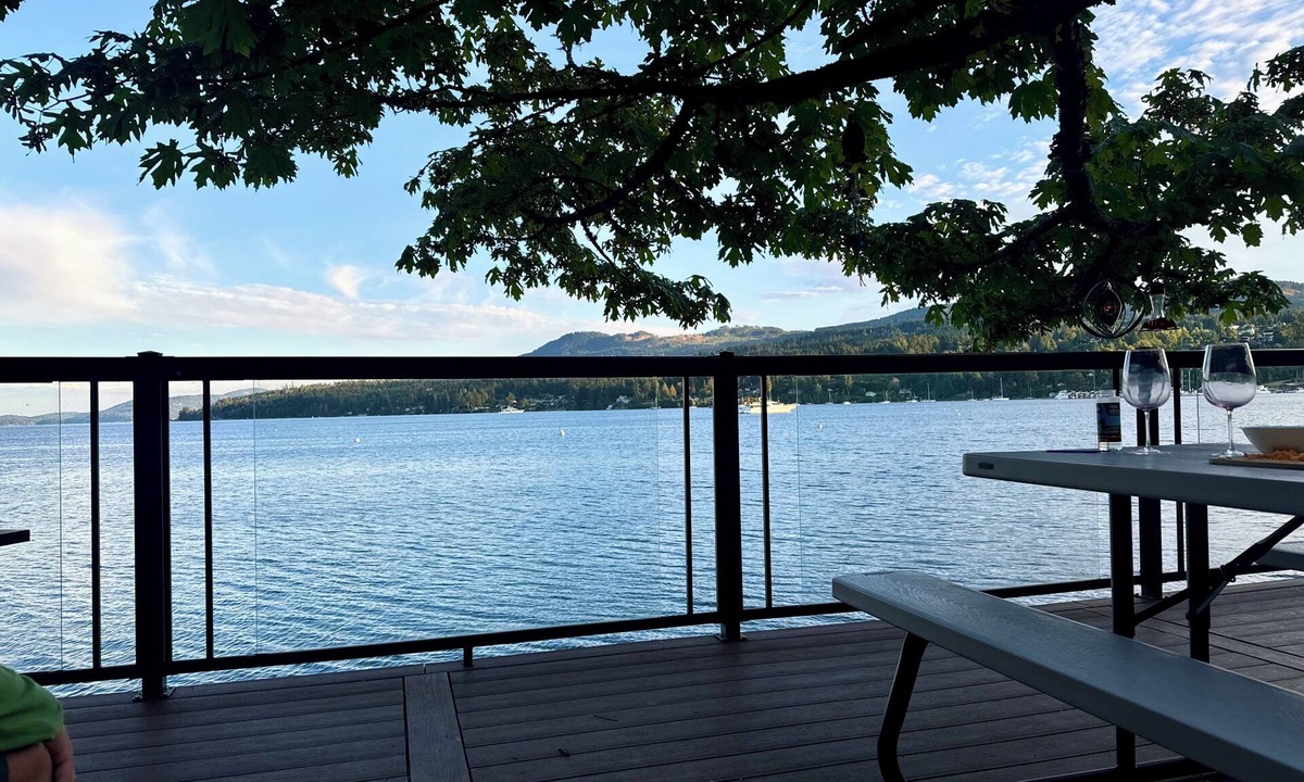 Mill Bay House | Oceanfront Tiny-house on 2 Wooded Acres! TWO WEEKS FREE with 2-week rental!