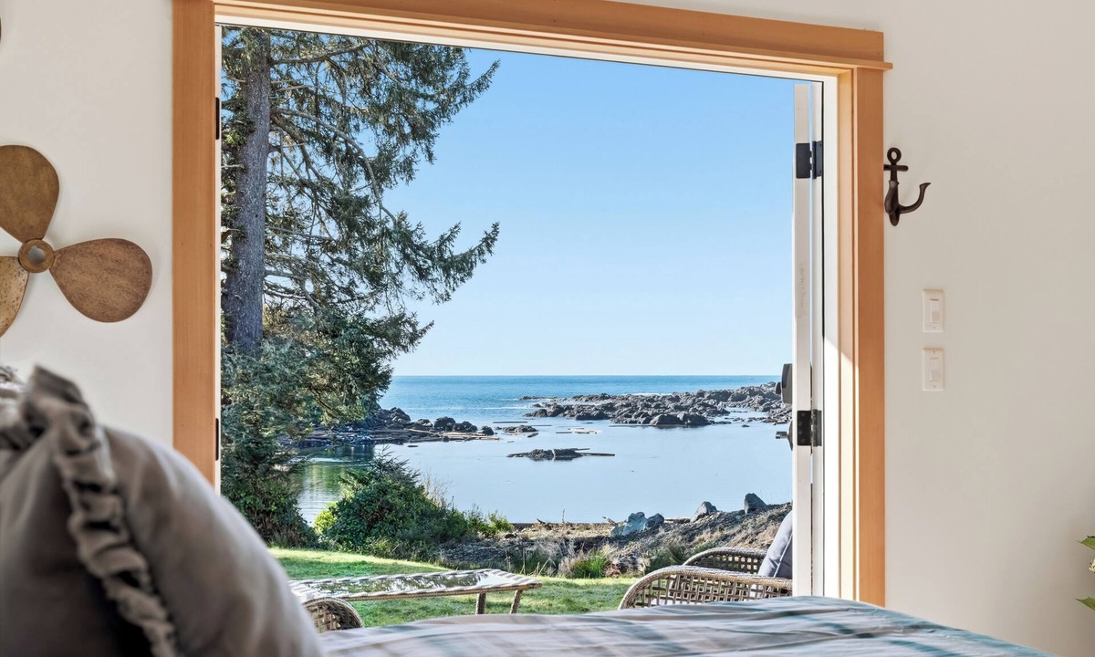 Ucluelet Apartment | Oceanview Suite by Lighthouse! The Bell & Whistle