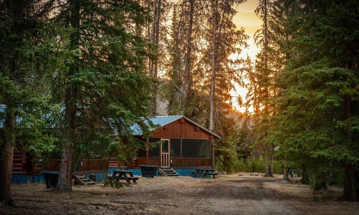 Rock Lake Cabin | Off-Grid Wilderness Cabin with Mountain Views, Hot Tub, Sauna & Canoes