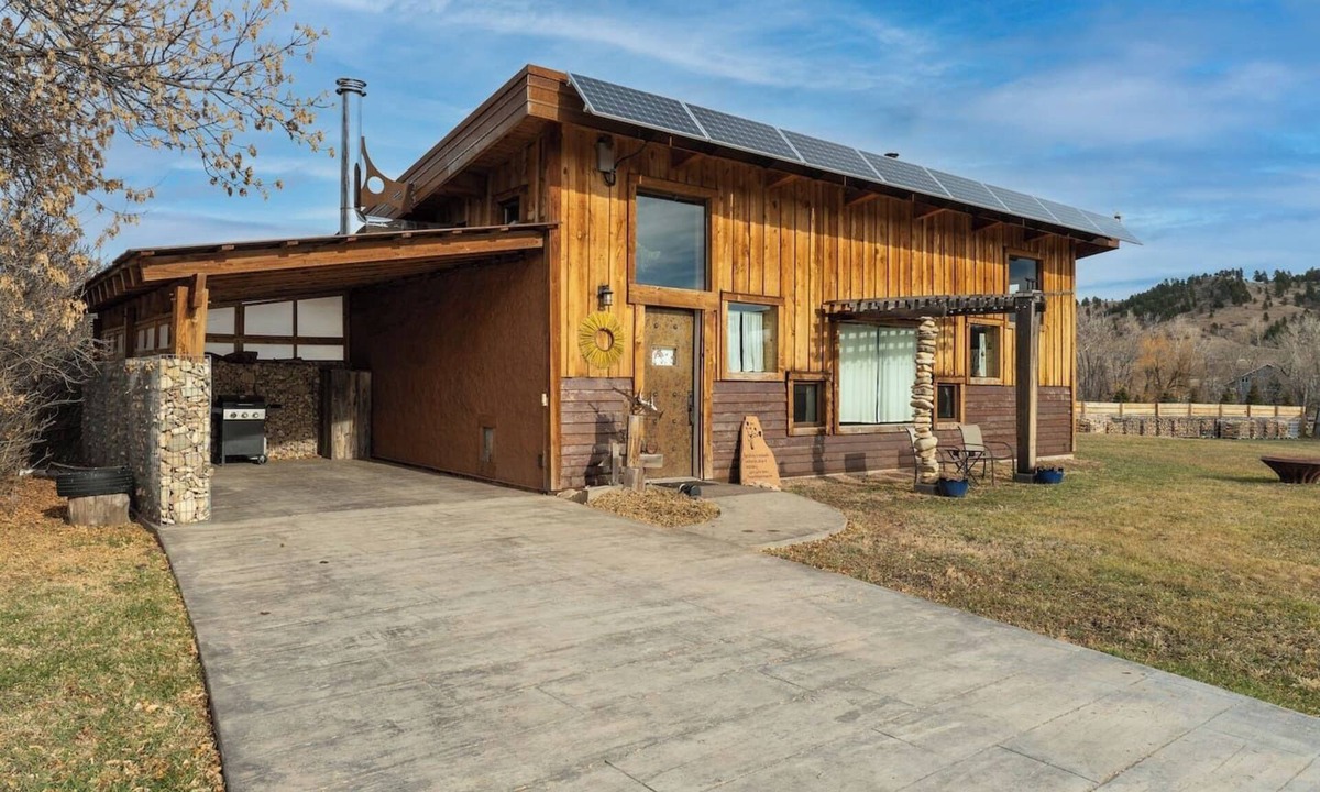 Spearfish Cottage | Off-Grid Cottage at Granny Flats