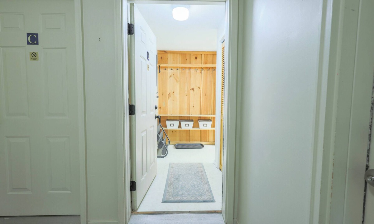 Bartlett Condo | Official Seasons RMC Condo 11D - 2 Bedroom - sleeps 6 - Dog Fees