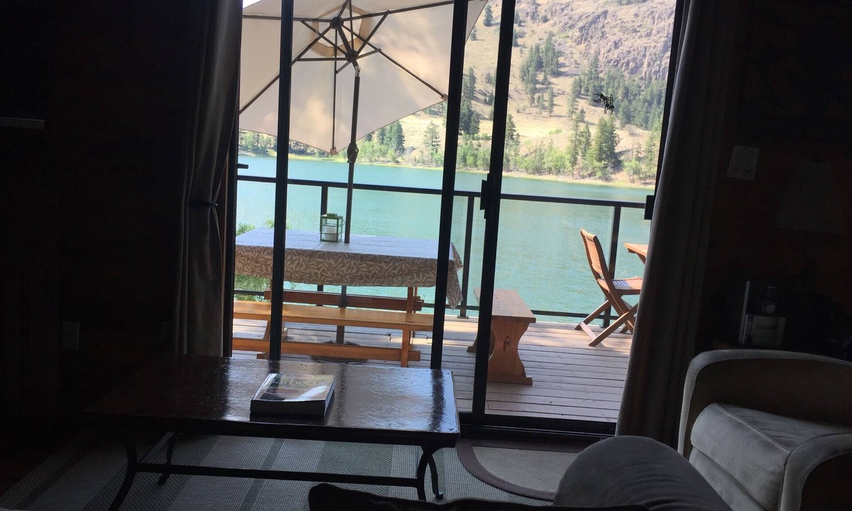 Okanagan-Similkameen Cottage | Okanagan Lakefront Cottage at Twin Lakes