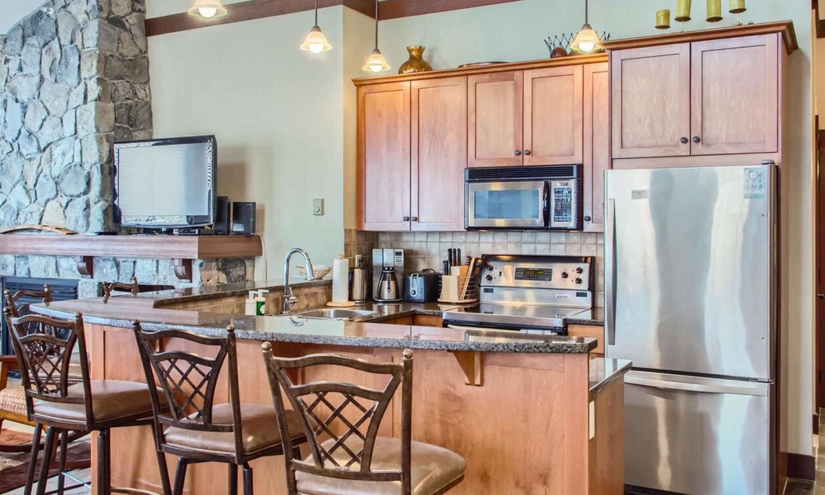 Big White Ski Resort Condo | Okanagan - Stonegate Resort Unit A401