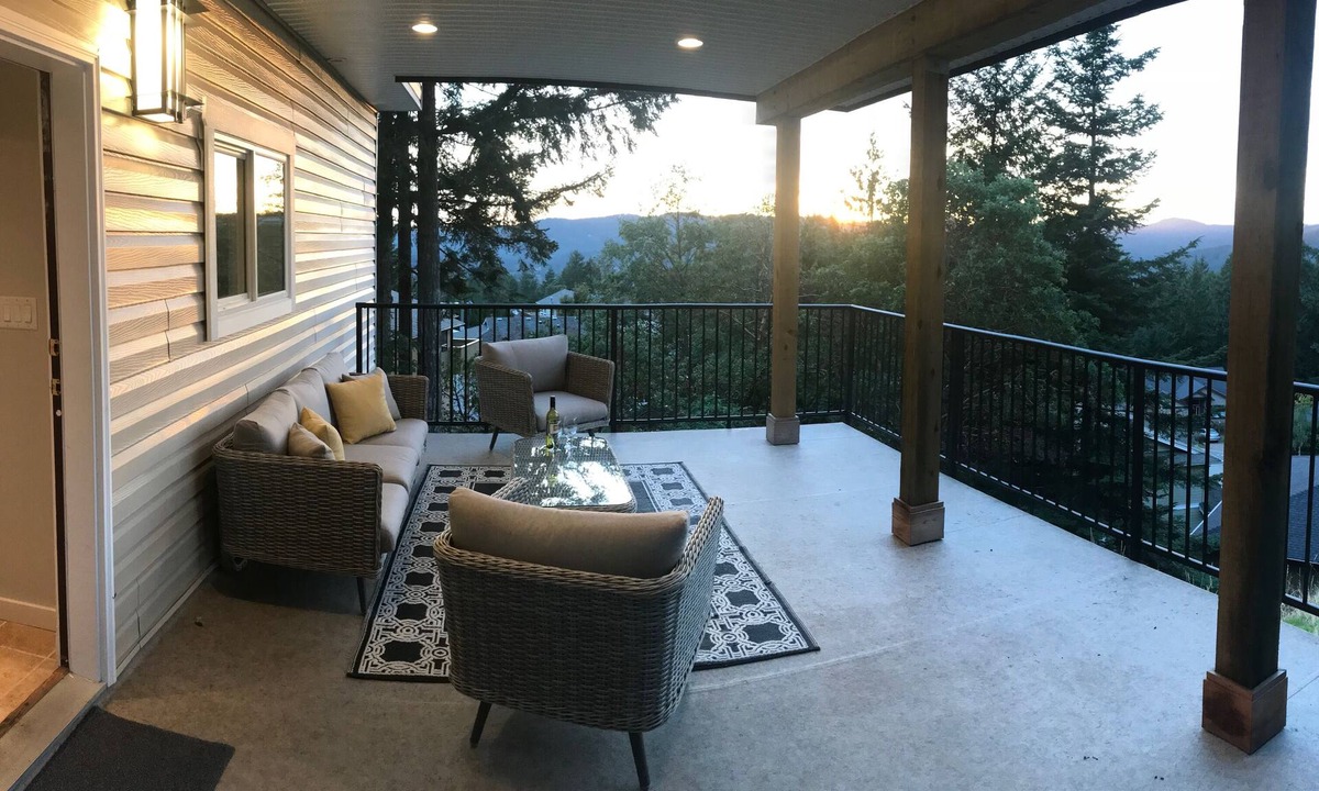 Victoria House | One bedroom, hilltop suite - beautiful and private!