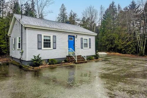 Gouldsboro House | Open layout Maine cottage with washer/dryer & grill - dog-friendly