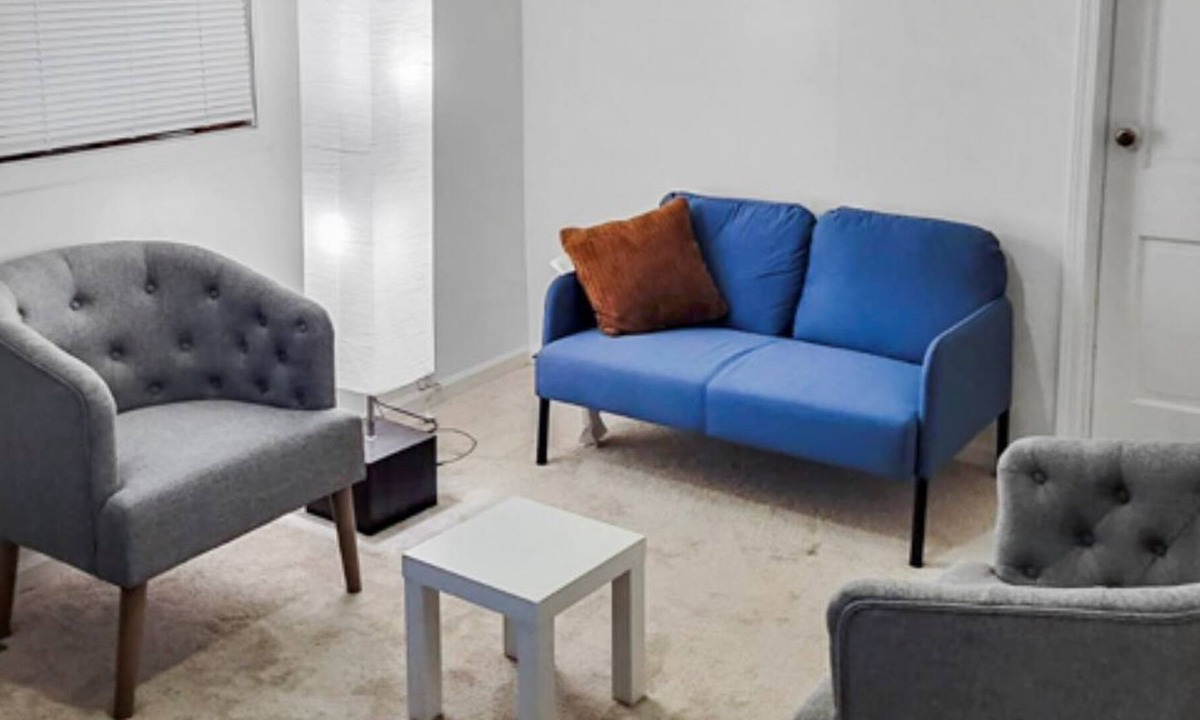 South Broadway Cottage | Opuluxe Garfield Heights Tranquil Suburban Gem