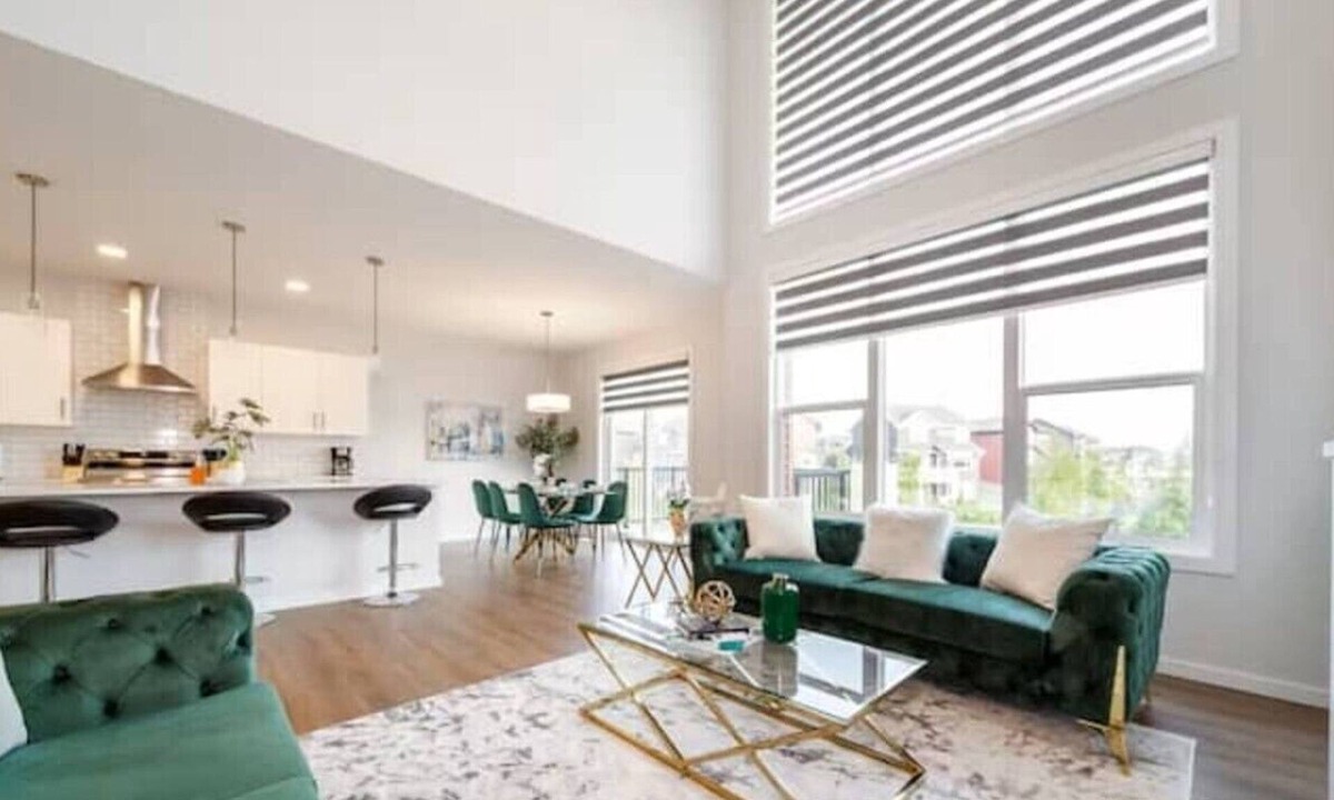 Southeast Edmonton House | Orchard Escape | Lake View | Sleeps 14 |Near Airpt