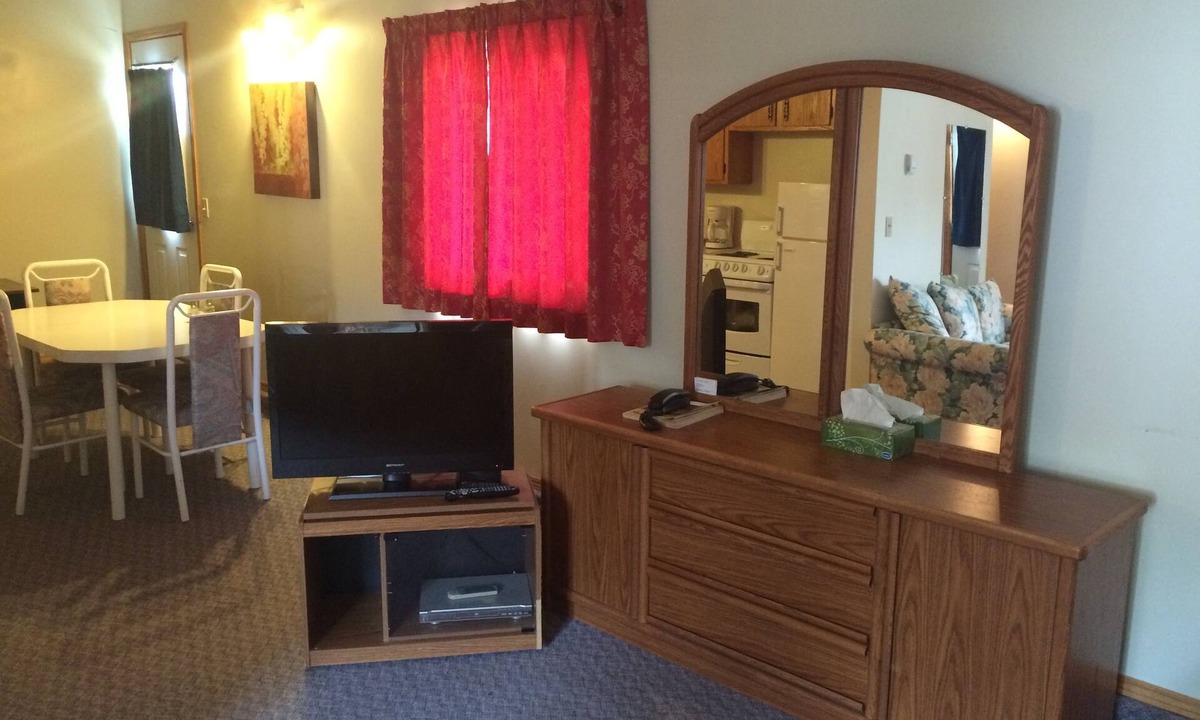 Medicine Hat Hotel | Pal's Motel