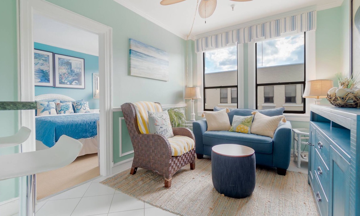 Palm Beach Condo | 🏝Palm Beach Island King Suite, Walk to Beach and Restaurants, 24/7 Desk🏖