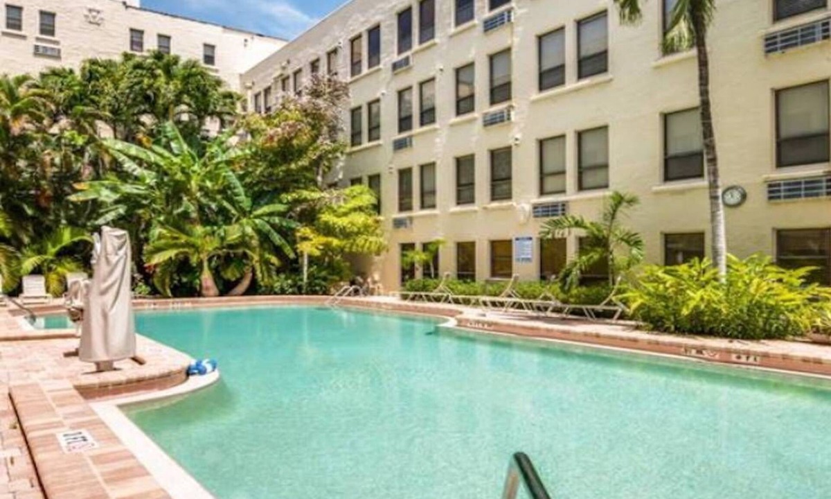 Palm Beach Condo | Palm Beach Island Studio FREE VALET PARKING!
