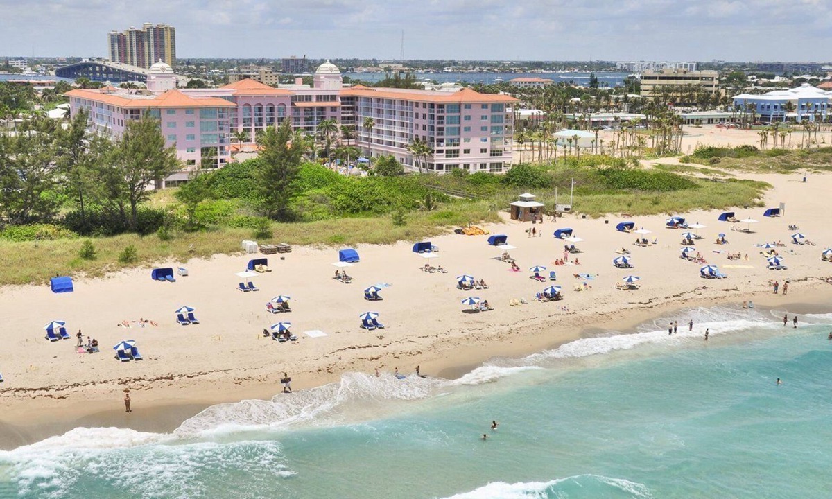 Palm Beach Shores Resort | Palm Beach Shores Resort ~ Two Bedroom Oceanfront Suite Singer Island, Tiki Bar